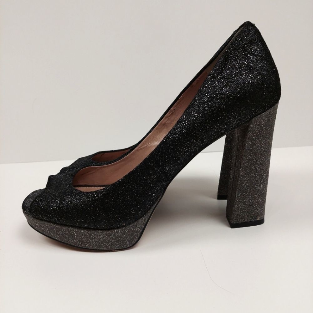 VINCE CAMUTO BLACK AND GRAY SPARKLY OPEN TOE HEELS SIZE 9.5